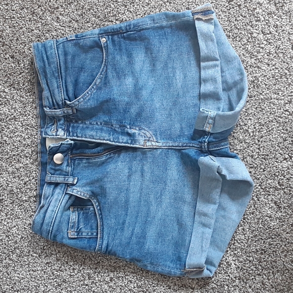 H&M Shorts - Picture 4 of 5